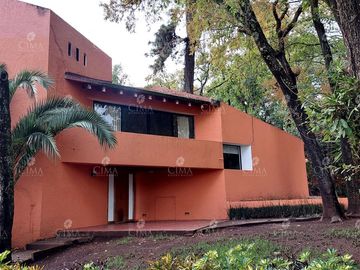 VENTA CASA EN EL BOSQUE CON SEGURIDAD EN CUERNAVACA - V370