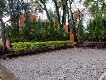 VENTA CASA EN EL BOSQUE CON SEGURIDAD EN CUERNAVACA - V370