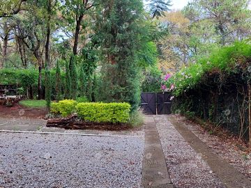 VENTA CASA EN EL BOSQUE CON SEGURIDAD EN CUERNAVACA - V370