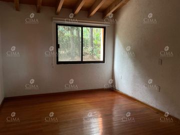 VENTA CASA EN EL BOSQUE CON SEGURIDAD EN CUERNAVACA - V370