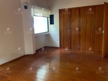 VENTA CASA EN EL BOSQUE CON SEGURIDAD EN CUERNAVACA - V370
