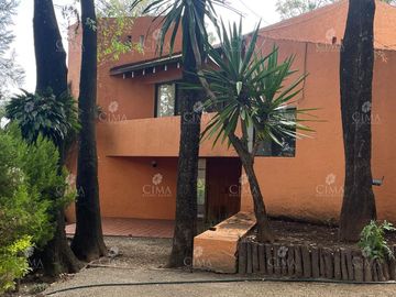VENTA CASA EN EL BOSQUE CON SEGURIDAD EN CUERNAVACA - V370