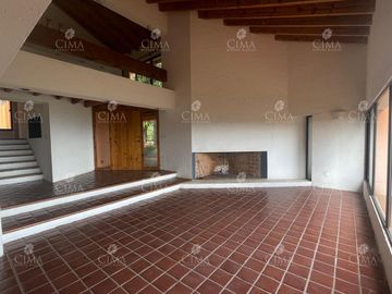 VENTA CASA EN EL BOSQUE CON SEGURIDAD EN CUERNAVACA - V370