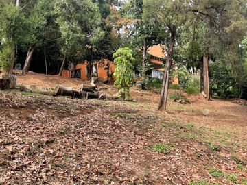 VENTA CASA EN EL BOSQUE CON SEGURIDAD EN CUERNAVACA - V370