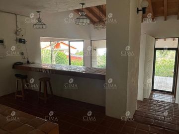 VENTA CASA EN EL BOSQUE CON SEGURIDAD EN CUERNAVACA - V370