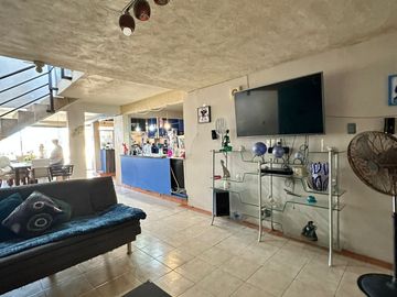 Casa amplia en venta con excelente distribución y gran potencial