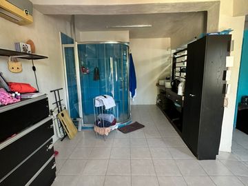 Casa amplia en venta con excelente distribución y gran potencial