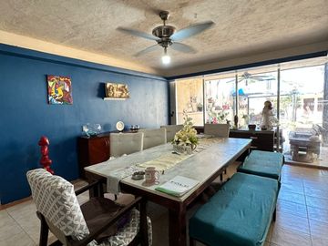 Casa amplia en venta con excelente distribución y gran potencial