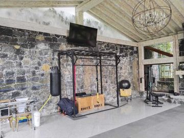 Venta o renta de casa en Club de Golf Los Encinos.