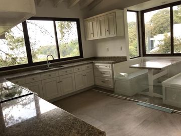 Venta o renta de casa en Club de Golf Los Encinos.