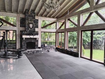 Venta o renta de casa en Club de Golf Los Encinos.