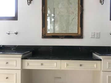 Venta o renta de casa en Club de Golf Los Encinos.