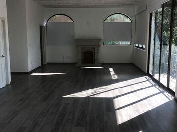 Venta o renta de casa en Club de Golf Los Encinos.