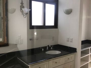 Venta o renta de casa en Club de Golf Los Encinos.