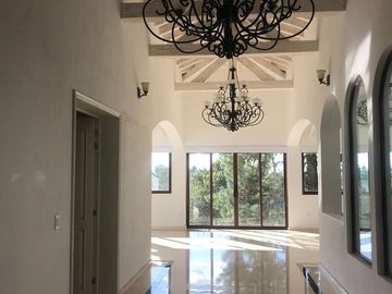 Venta o renta de casa en Club de Golf Los Encinos.