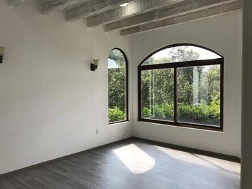 Venta o renta de casa en Club de Golf Los Encinos.