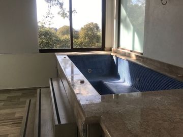 Venta o renta de casa en Club de Golf Los Encinos.