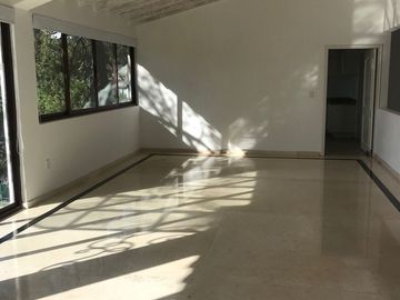 Venta o renta de casa en Club de Golf Los Encinos.