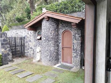Venta o renta de casa en Club de Golf Los Encinos.