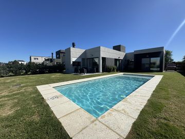 Casa en Venta 4 ambientes, en San Ramón, Pilar del Este