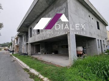 Casa en VENTA en Fraccionamiento El Sabino en SANTIAGO, Nuevo León - 5 Recámaras, 742 m2
