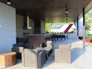 Casa en VENTA Fracc. Aires del Vergel CARRETERA NACIONAL en Monterrey 640 M2 Una planta