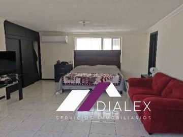 Casa en VENTA de 623 m2 - COL. CONTRY en Monterrey, Nuevo León