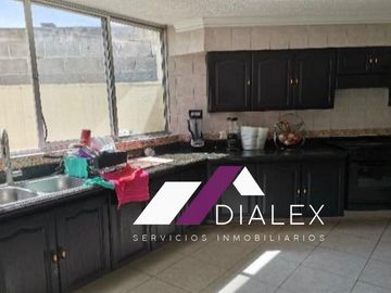 Casa en VENTA de 623 m2 - COL. CONTRY en Monterrey, Nuevo León