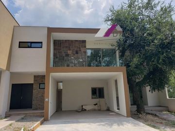 La Joya Privada Residencial -CARRETERA NACIONAL- Casa en Venta Monterrey N.L.