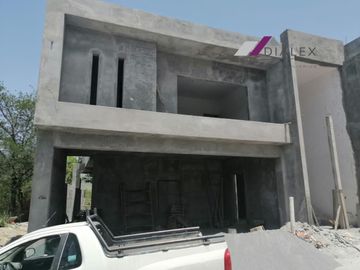Col. Cumbres de Santiago -CARRETERA NACIONAL- Casa en Venta Santiago N.L.