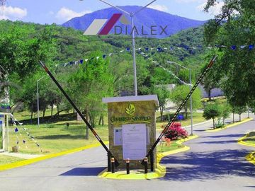 Col. Cumbres de Santiago -CARRETERA NACIONAL- Casa en Venta Santiago N.L.