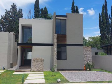 Casa nueva en venta en Tequisquiapan (1531)