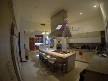 Residencia de 2,103 m2 en VENTA, Valle de San Ángel en San Pedro Garza García N.L.