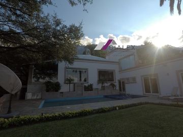 Residencia de 2,103 m2 en VENTA, Valle de San Ángel en San Pedro Garza García N.L.
