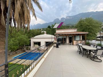 Residencia de 2,103 m2 en VENTA, Valle de San Ángel en San Pedro Garza García N.L.