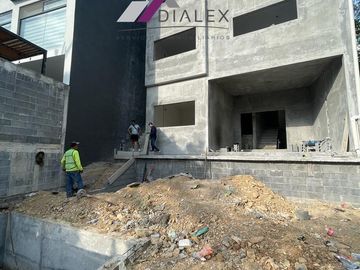 Fraccionamiento Bosques de San Pedro -CARRETERA NACIONAL- Casa VENTA Santiago 330 m2