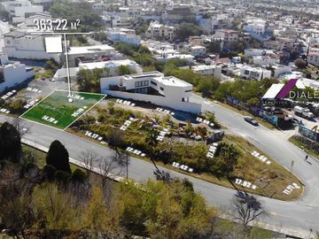 VENTA Residencia de 3 Niveles en LAS AGUILAS RESIDENCIAL en ZONA CONTRY Monterrey - 607 m2