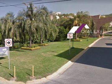 VENTA Residencia de 3 Niveles en LAS AGUILAS RESIDENCIAL en ZONA CONTRY Monterrey - 607 m2