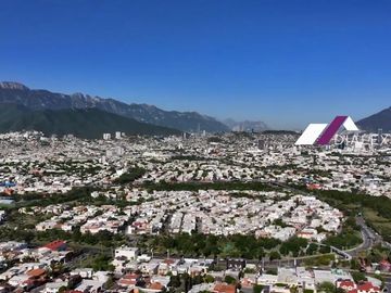 VENTA Residencia de 3 Niveles en LAS AGUILAS RESIDENCIAL en ZONA CONTRY Monterrey - 607 m2