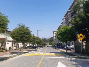 Departamento en venta vía a la costa km19 con 147m2, planta baja con patio y parqueo ER