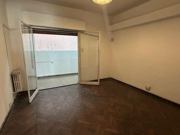 VENTA DEPTO 2 DORM. Y ESTUDIO, SOBRE V SARSFIELD
