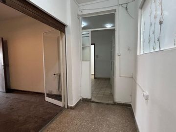 VENTA DEPTO 2 DORM. Y ESTUDIO, SOBRE V SARSFIELD