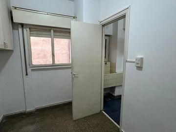 VENTA DEPTO 2 DORM. Y ESTUDIO, SOBRE V SARSFIELD