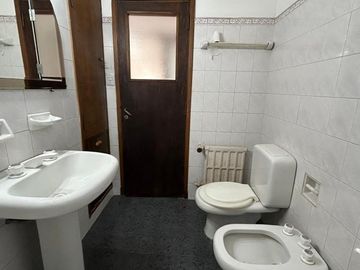VENTA DEPTO 2 DORM. Y ESTUDIO, SOBRE V SARSFIELD
