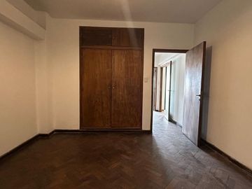 VENTA DEPTO 2 DORM. Y ESTUDIO, SOBRE V SARSFIELD