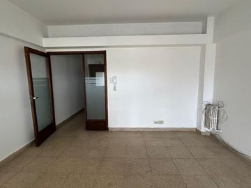 VENTA DEPTO 2 DORM. Y ESTUDIO, SOBRE V SARSFIELD