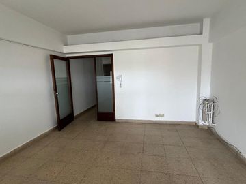 VENTA DEPTO 2 DORM. Y ESTUDIO, SOBRE V SARSFIELD