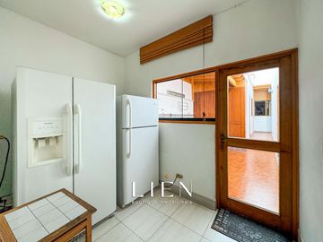 Casa de 1,150 m² con 7 Habitaciones, Terraza y 14 Estacionamientos en Sol de La Molina Etapa 1