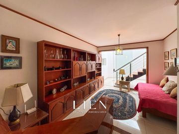 Casa de 1,150 m² con 7 Habitaciones, Terraza y 14 Estacionamientos en Sol de La Molina Etapa 1