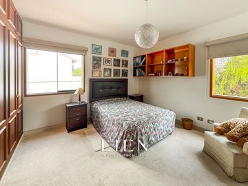 Casa de 1,150 m² con 7 Habitaciones, Terraza y 14 Estacionamientos en Sol de La Molina Etapa 1